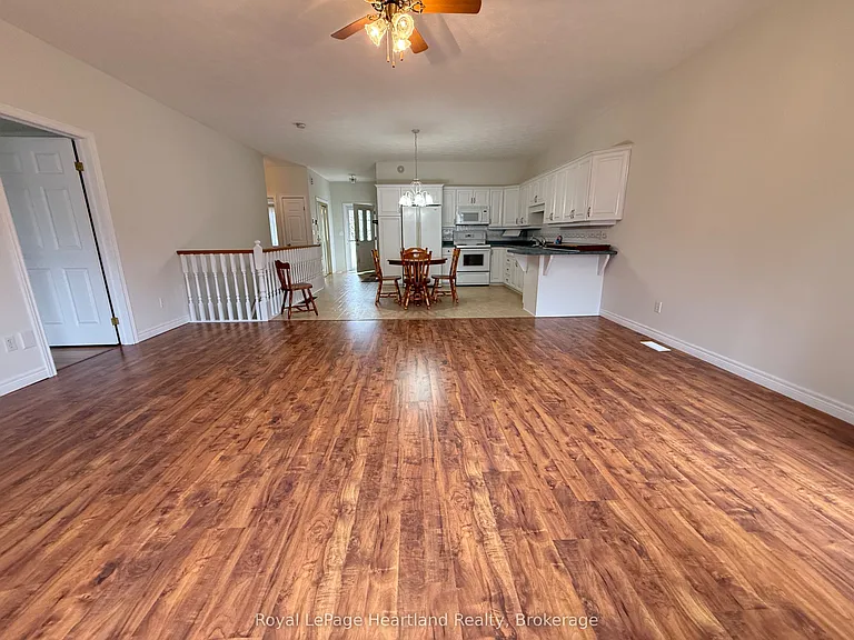 260 Martha St — Photo 6