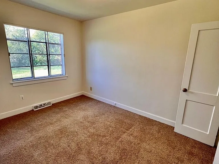 308 Elmhurst Rd — Photo 10