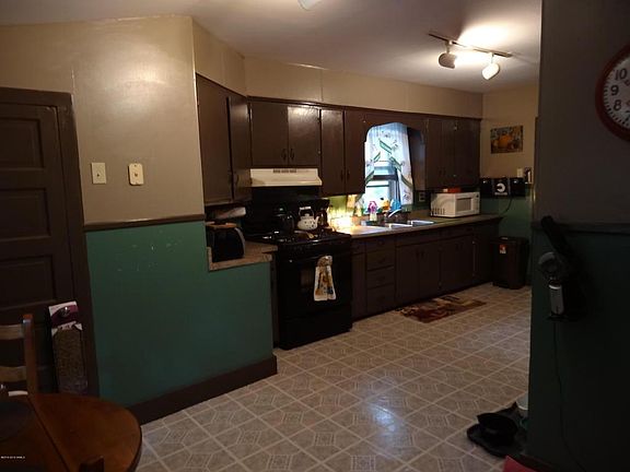 5th image of 136 Hudson St