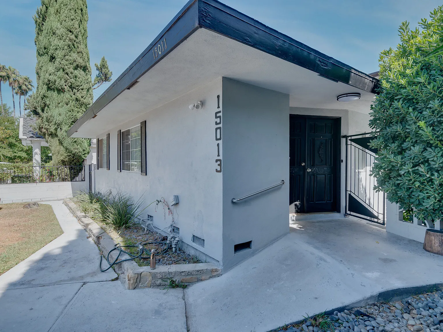 5 bed, 2450 sqft, $6,180 — Photo 2