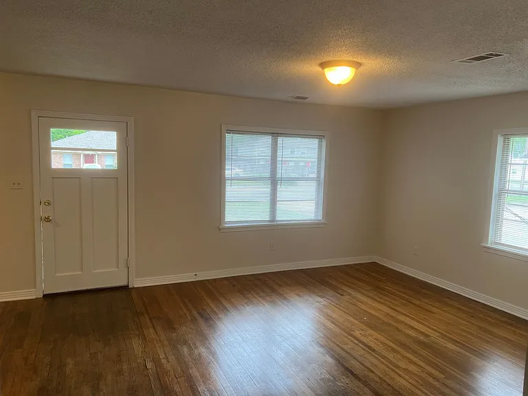 1305 Clifton St — Photo 2