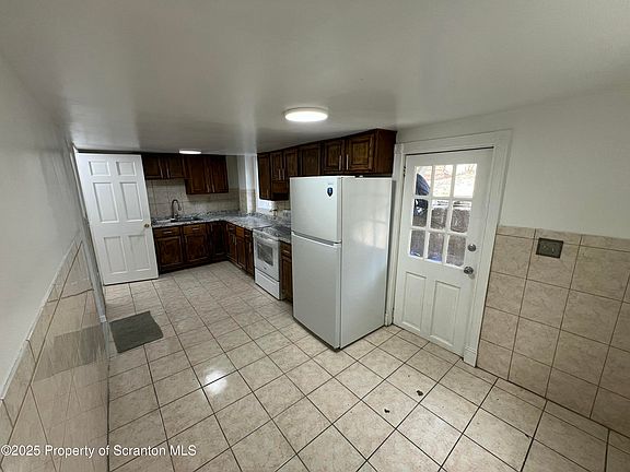 3rd image of 1134-1134 Luzerne St
