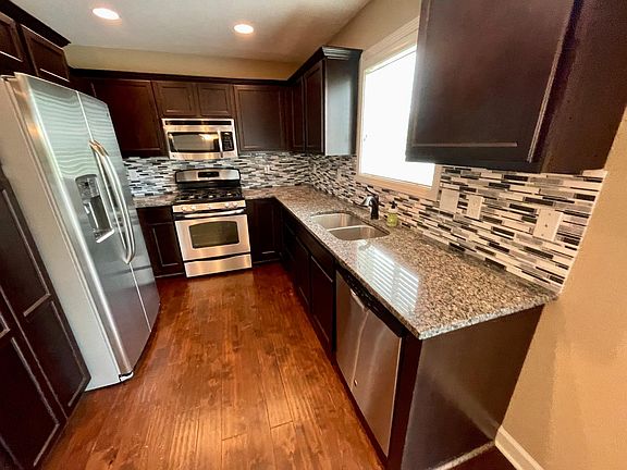 4th image of 608 NW Cherry Glen Dr