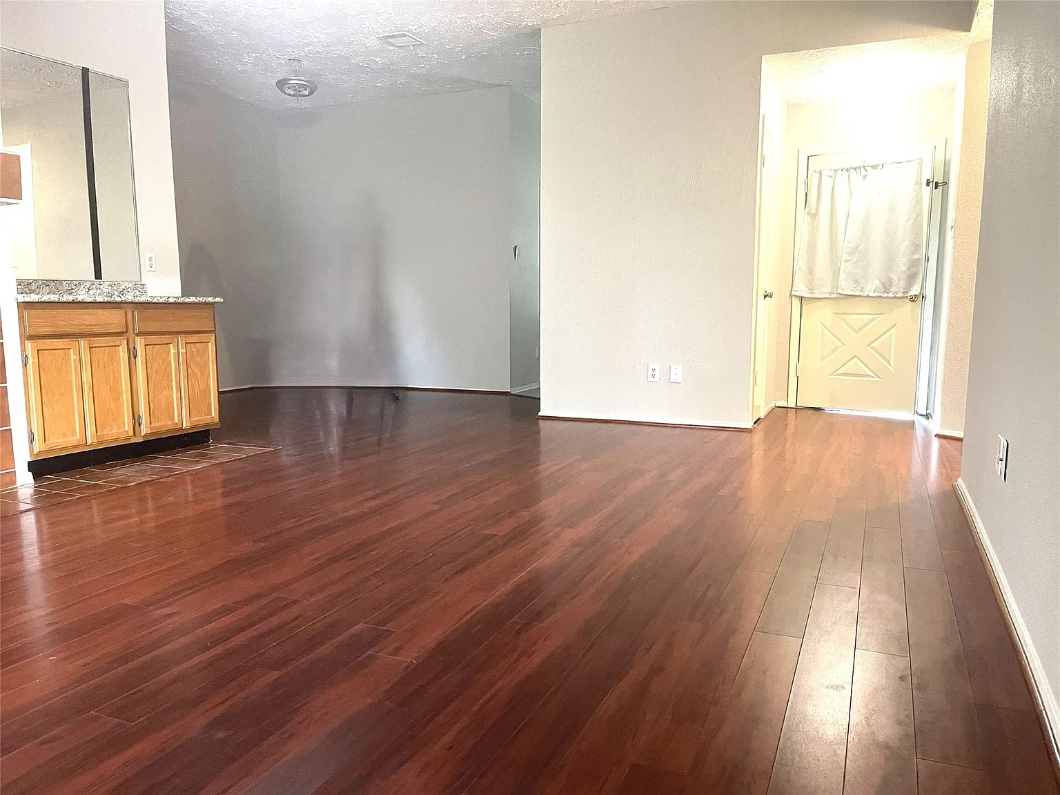 3 bed, 2.0 bath, 1444 sqft, $1,950 — Photo 4