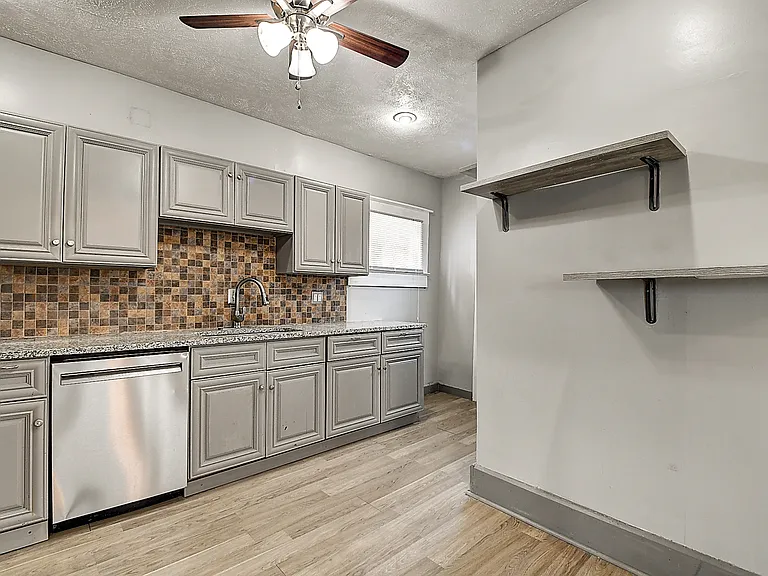 2915 N Talbott St — Photo 14