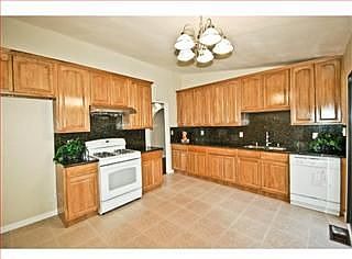 5th image of 10220 Stonehedge Ct