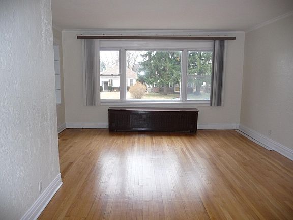 3rd image of 7932 W Barry Ave