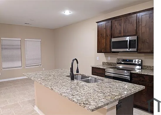 3 bed, 1570 sqft, $1,950 — Photo 3