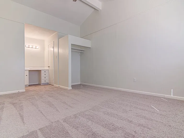 5703 Gloucester Ln — Photo 12