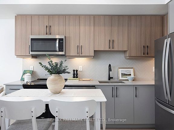 4th image of 15 Brenthall Ave #6