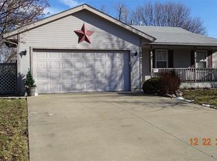 2422 SW Ancaster Rd, Topeka, KS 66614