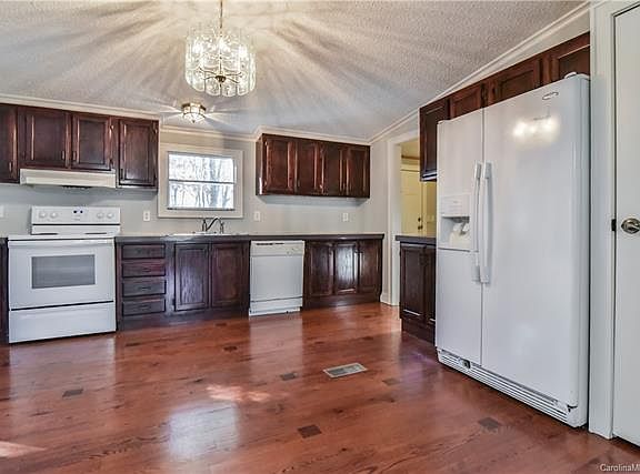 3rd image of 302 Katie Dr