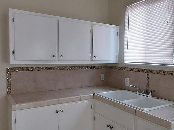 5th image of 15630 Grevillea Ave