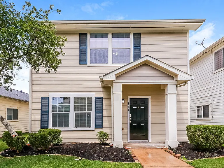 1671 Nichole Woods Dr — Photo 1