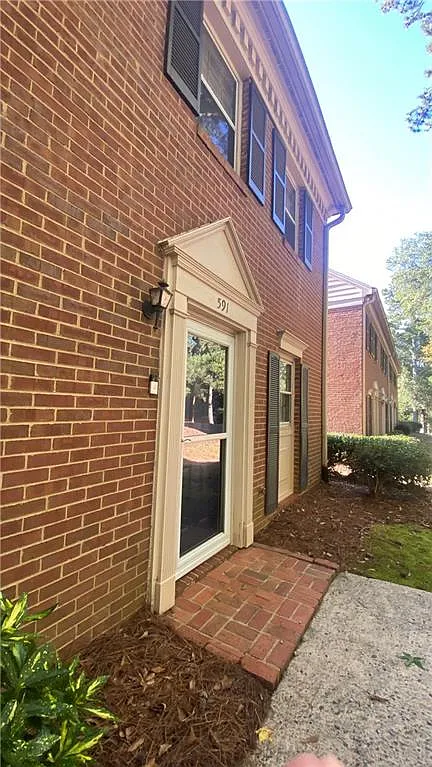2 bed, 2.5 bath, 1260 sqft, $2,400 — Photo 2