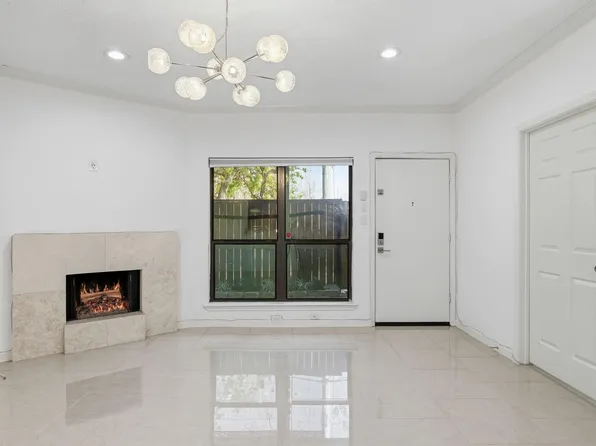 1100 Augusta Dr APT 57, Houston, TX 77057