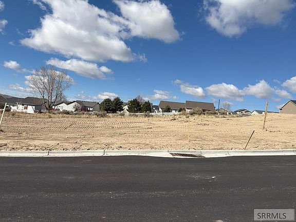 3rd image of 22 Falcon Ridge Dr