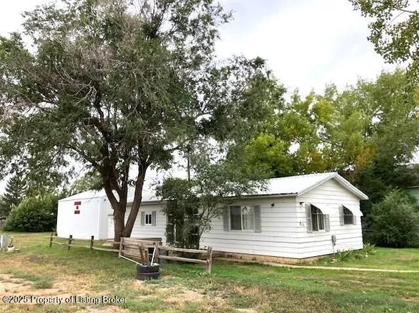 211 N Bismarck St, Hebron, ND 58638