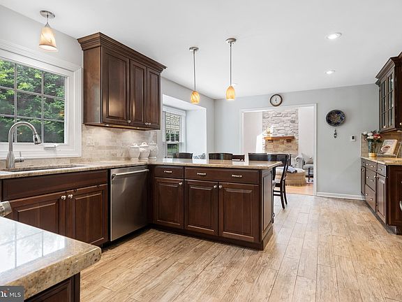 5th image of 1099 Armstrong Ct