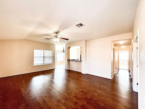 2nd image of 1001 Leah Ln