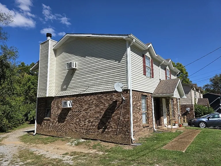 344 E Webster St — Photo 9