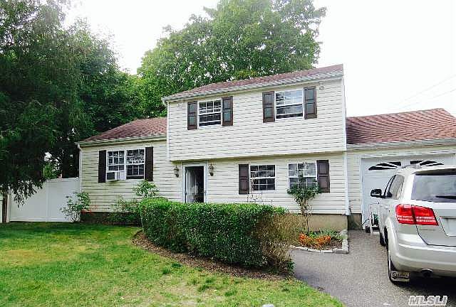 1st image of 652 Narragansett Ave