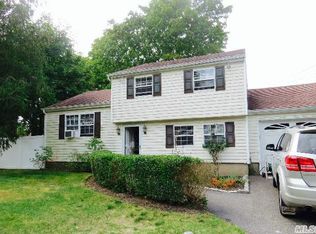 652 Narragansett Ave, East Patchogue, NY 11772