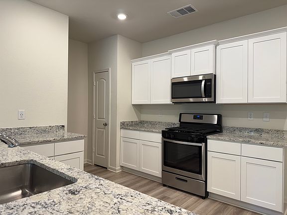 5th image of 229 Marsh Ln