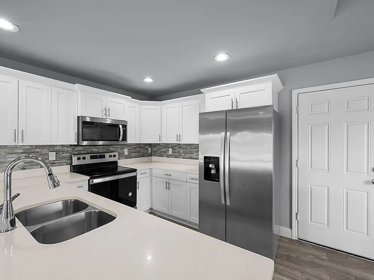 655 Chemstrand St E — Photo 12