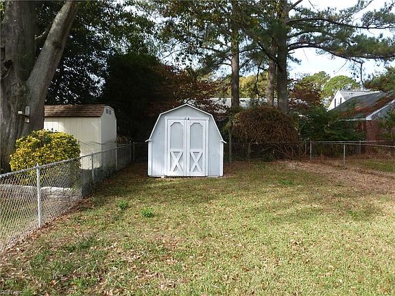 4th image of 8475 Capeview Cres #A