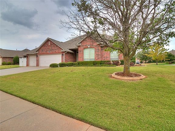 2nd image of 12524 Village Ln