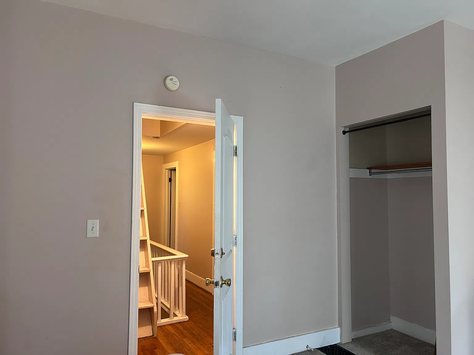 5 bed, 2000 sqft, $2,100 — Photo 3
