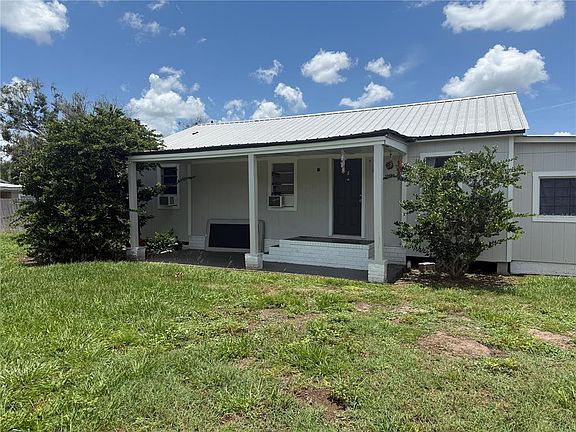 4th image of 326 E WHIDDEN STREET