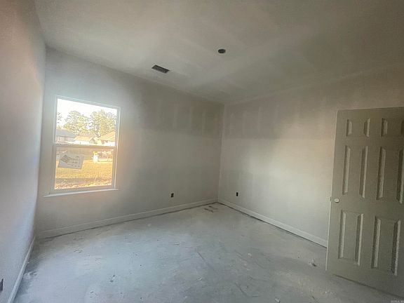 5th image of 65 Springtree Cir