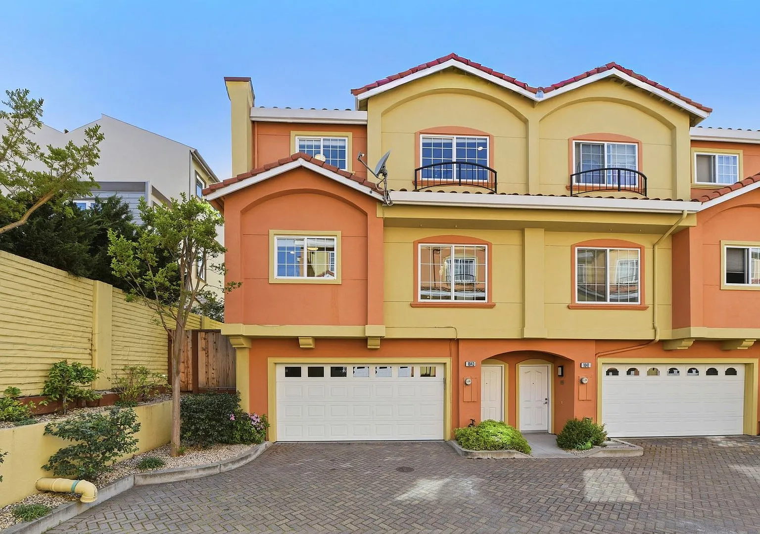 Beautiful 3 bed 2.5 bath Townhouse with A/C in Santa Clara. Must see! — Photo 1