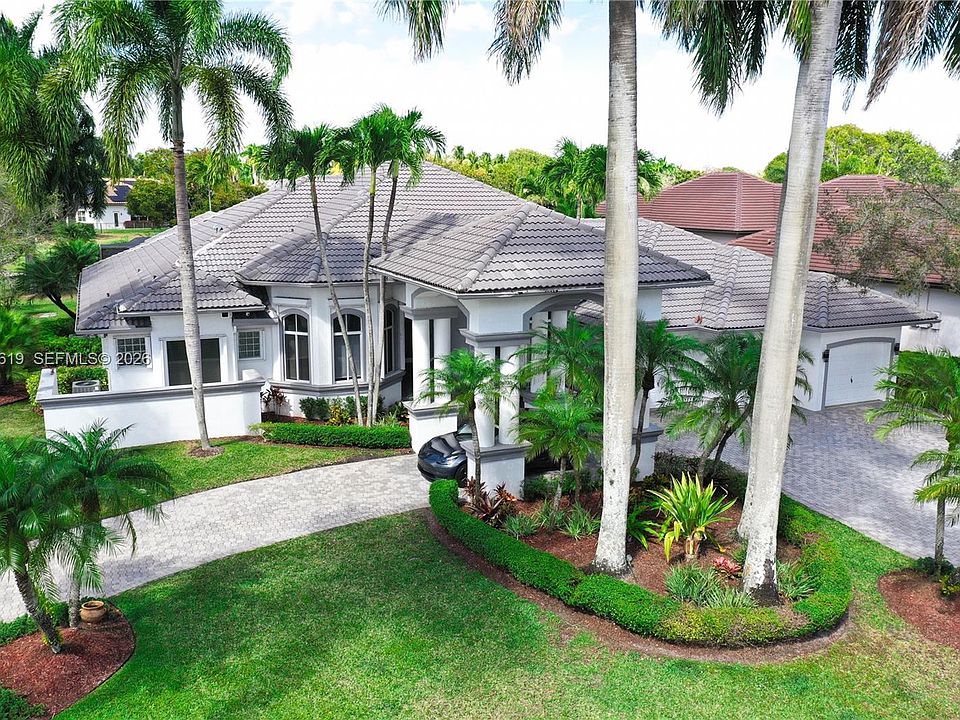 1st image of 2418 Poinciana Ct