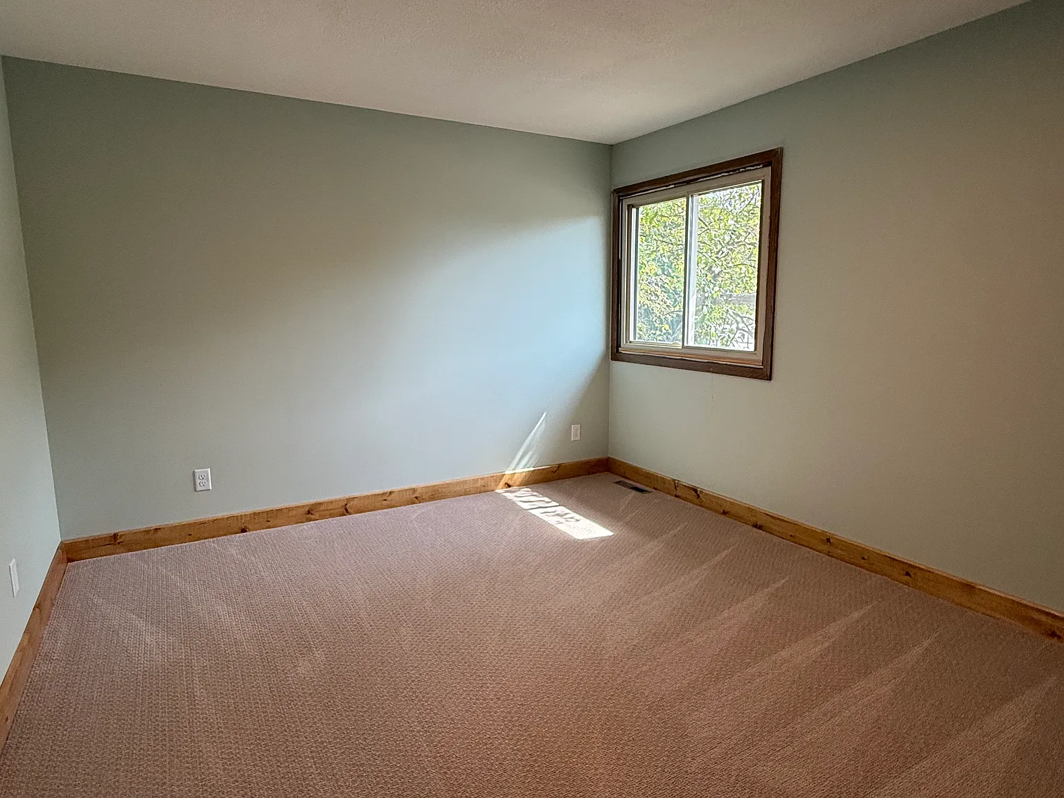 3 bed, 2.5 bath, 1376 sqft, $2,550 — Photo 2