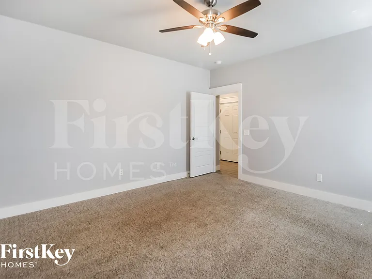1603 Village Dr — Photo 7
