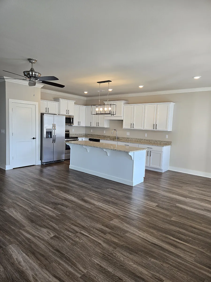 Building Photo - 811 NE Heights Ln