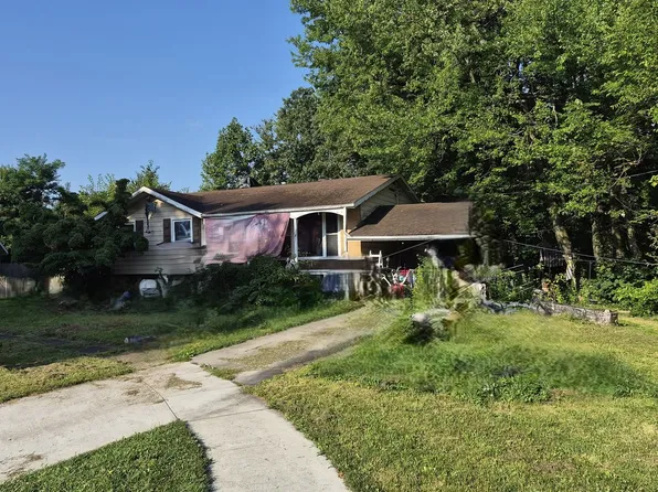 8 Greenwood Cir, Middletown, PA 17057