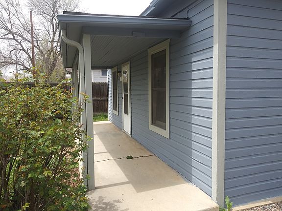 3rd image of 535 Moffat St