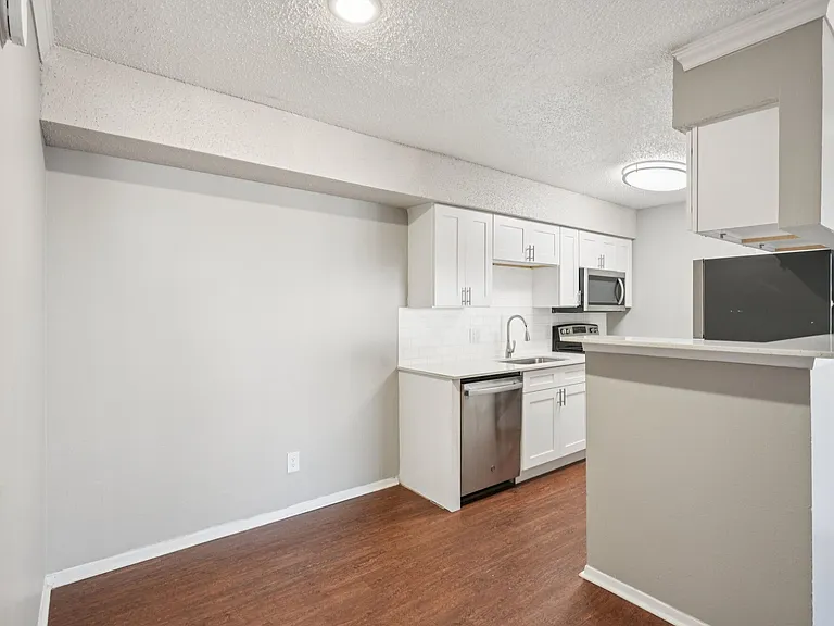 5644 Riverwalk Dr — Photo 62