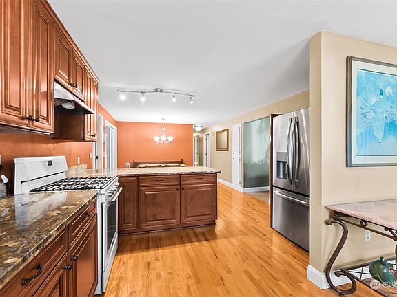 5th image of 10601 134th Avenue E