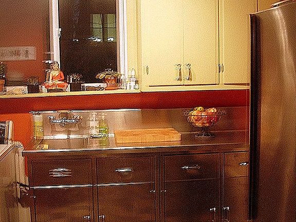 Kitchen -- check out stainless steel!