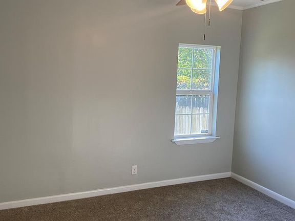 3rd image of 827 Lausanne Dr