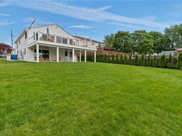76 Warren Ave, Middletown, RI 02842