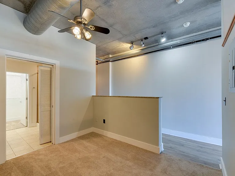 505 E 6th St #815 — Photo 20