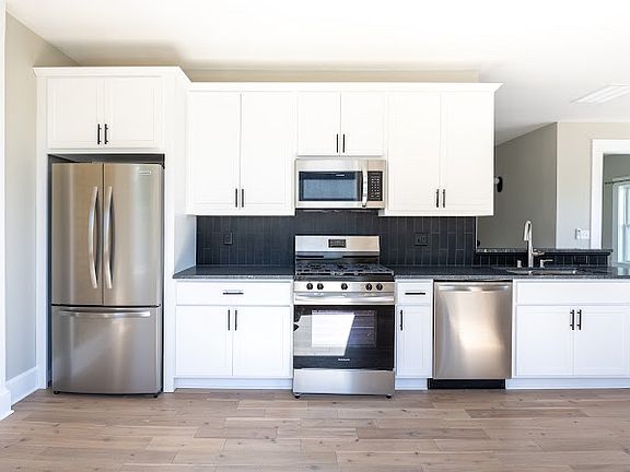 3rd image of 2581 S Kinnickinnic Ave #2