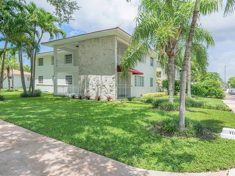3912 Ponce De Leon Blvd — Photo 2