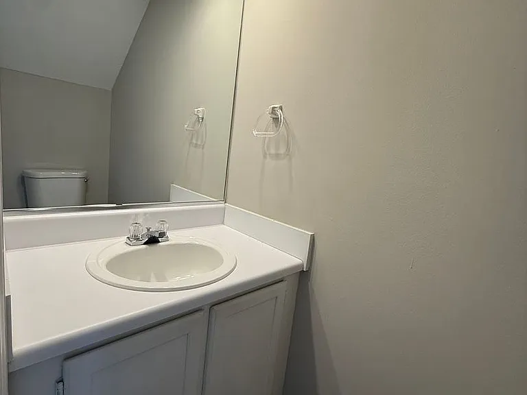 33 Londonberry Ln — Photo 7